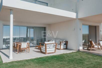 Tranquil Duplex Appartement avec vue sur le jardin et la mer à Marbella Club Golf Resort