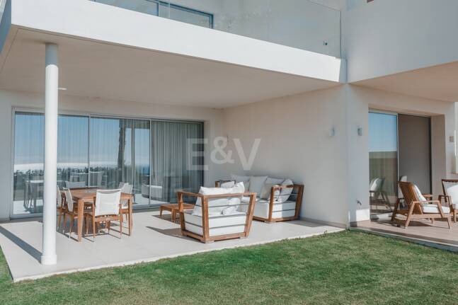Tranquil Duplex Appartement avec vue sur le jardin et la mer à Marbella Club Golf Resort