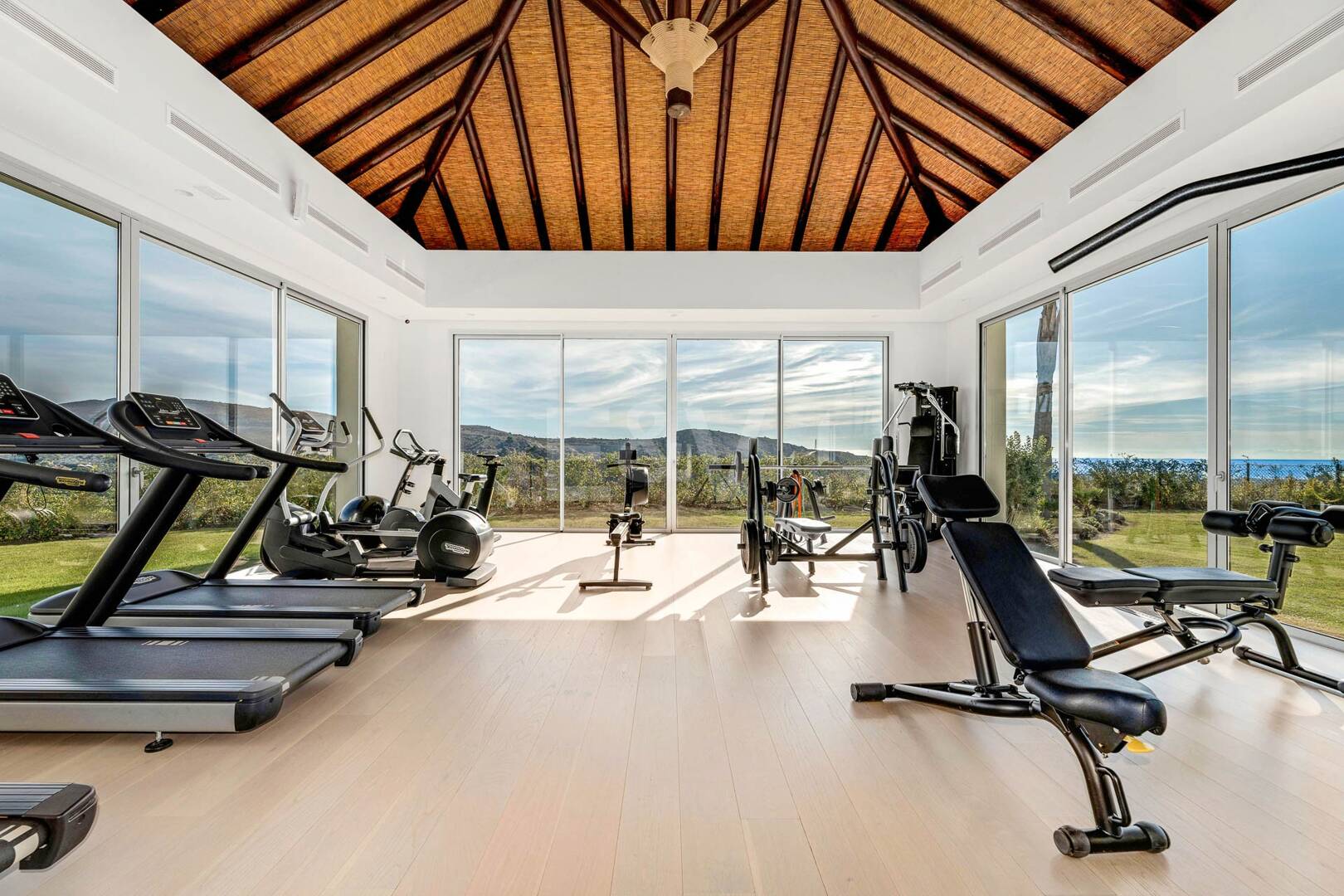 Spokojny apartament z widokiem na morze i ogród w Marbella Club Golf Resort