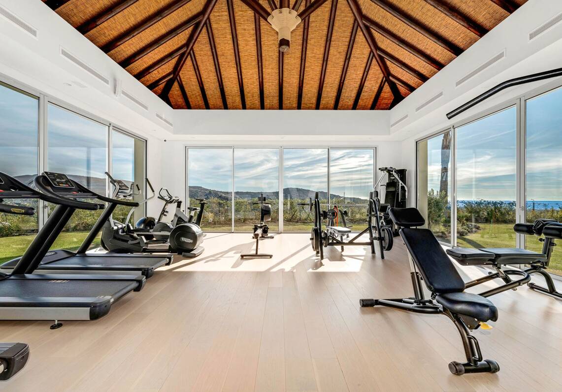 Tranquilo Apartamento Dúplex con Jardín y Vistas al Mar en Marbella Club Golf Resort