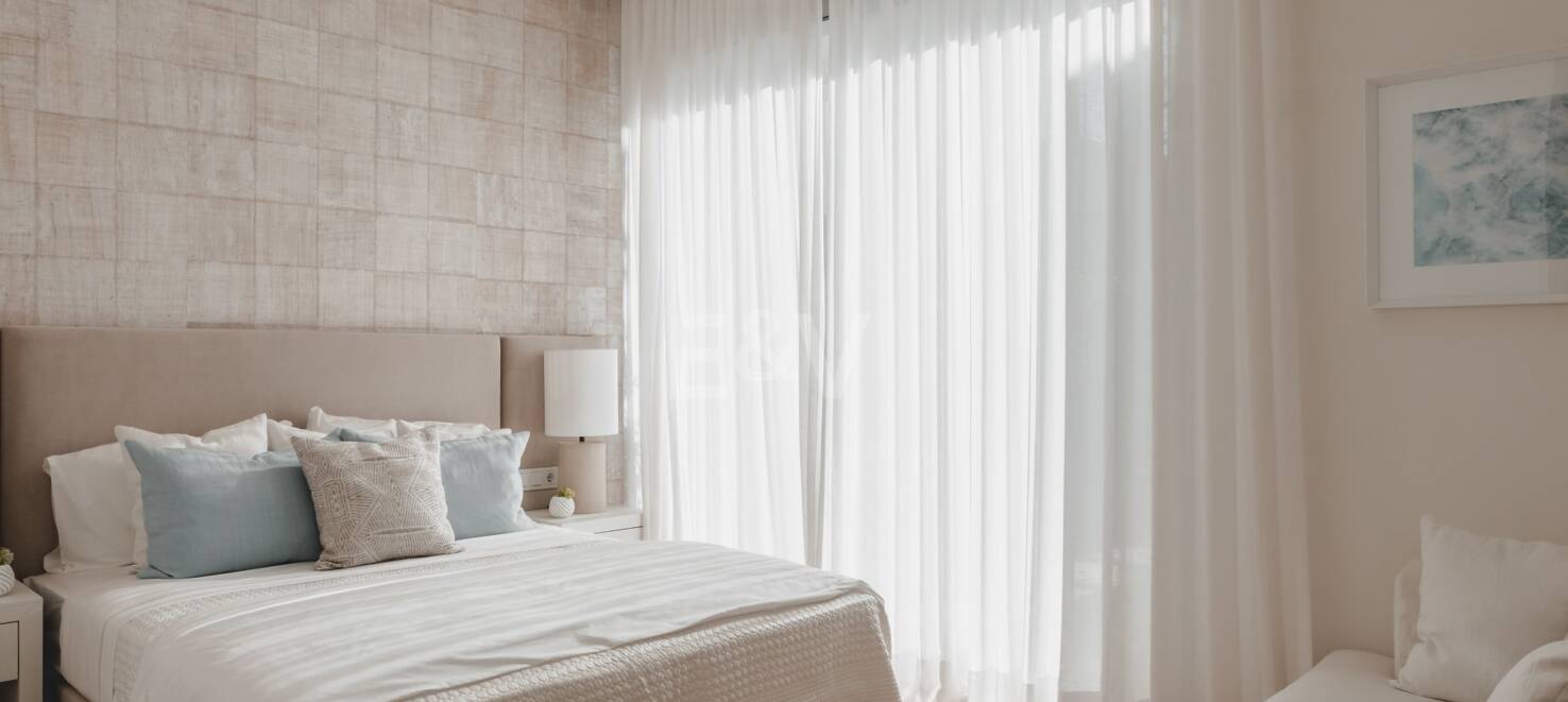 Tranquil Duplex Lägenhet med trädgård och havsutsikt i Marbella Club Golf Resort