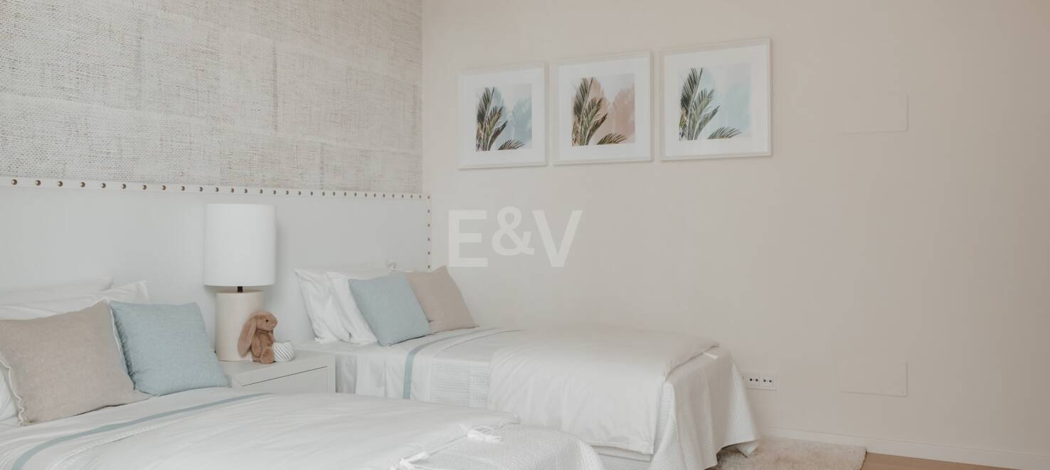 Tranquil Duplex Lägenhet med trädgård och havsutsikt i Marbella Club Golf Resort
