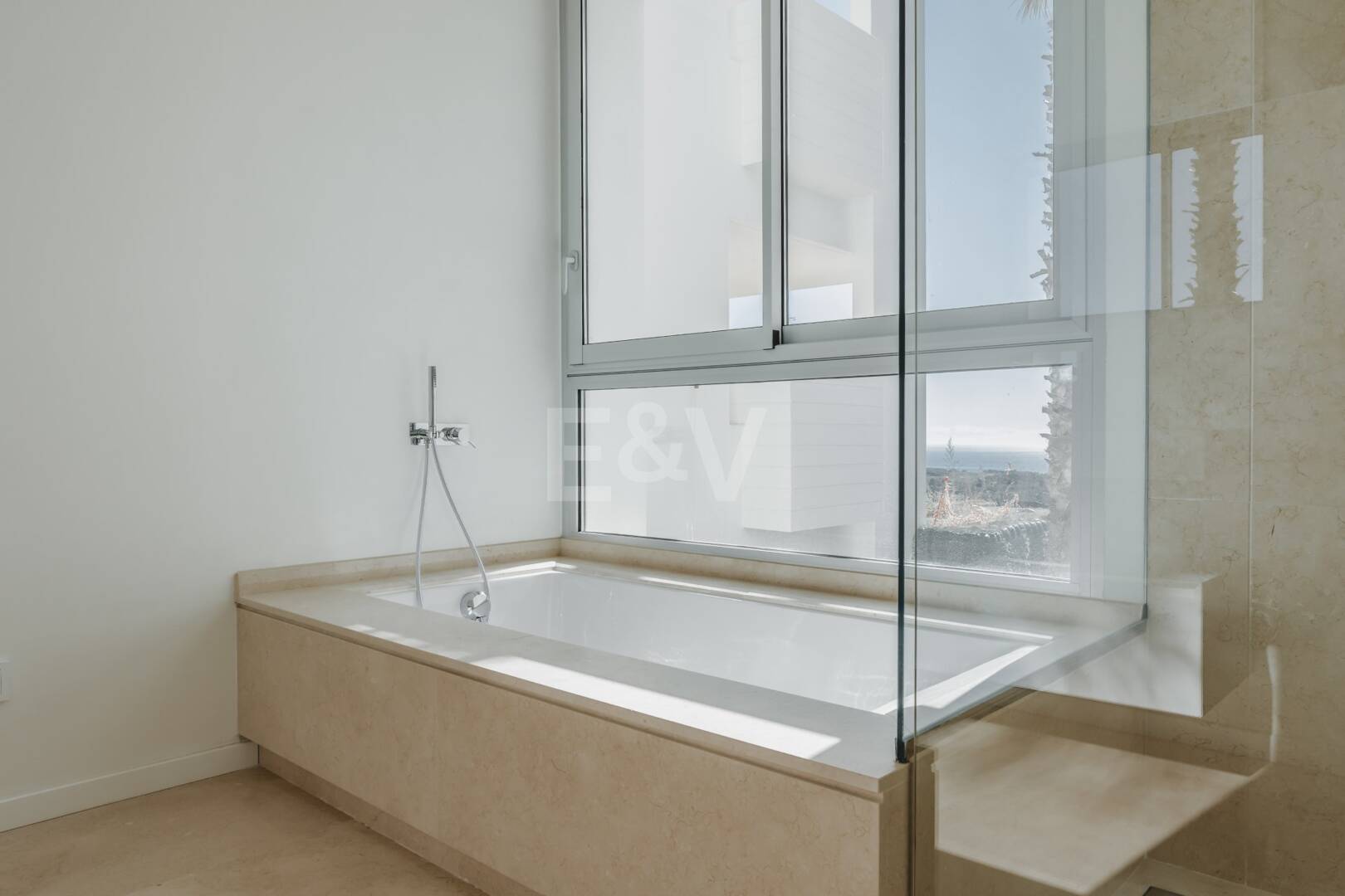 Spokojny apartament z widokiem na morze i ogród w Marbella Club Golf Resort