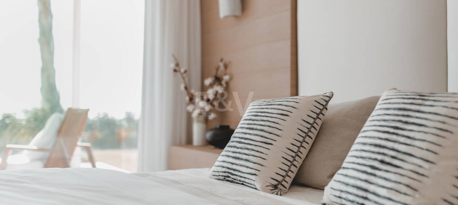 Tranquil Duplex Lägenhet med trädgård och havsutsikt i Marbella Club Golf Resort