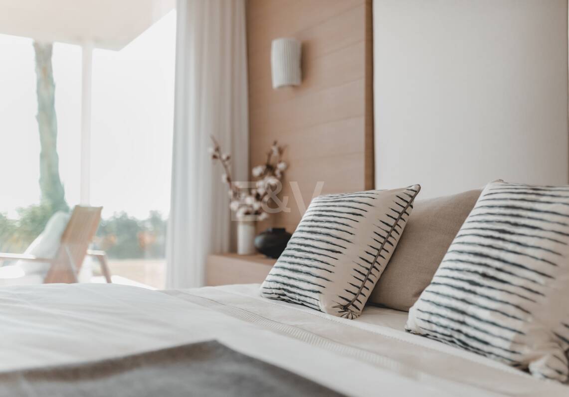 Tranquilo Apartamento Dúplex con Jardín y Vistas al Mar en Marbella Club Golf Resort