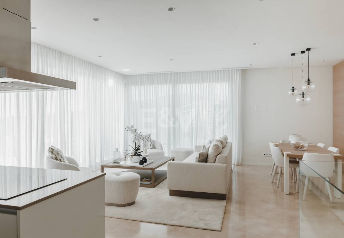 Tranquil Duplex Appartement avec vue sur le jardin et la mer à Marbella Club Golf Resort