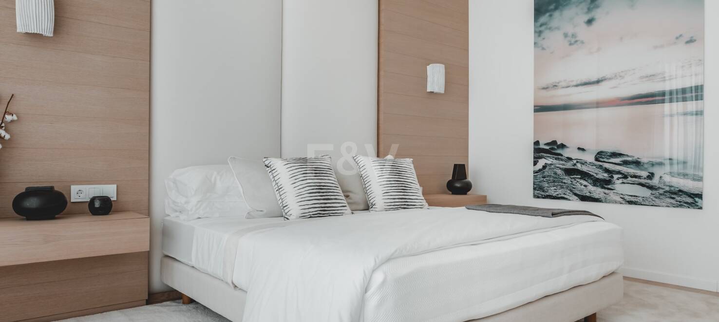 Tranquil Duplex Lägenhet med trädgård och havsutsikt i Marbella Club Golf Resort