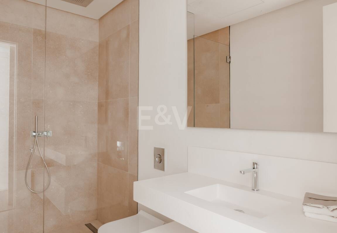 Tranquil Duplex Appartement avec vue sur le jardin et la mer à Marbella Club Golf Resort