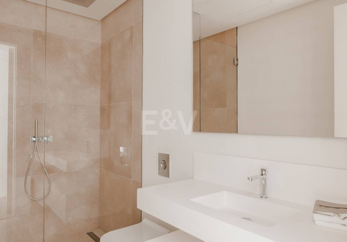 Tranquilo Apartamento Dúplex con Jardín y Vistas al Mar en Marbella Club Golf Resort
