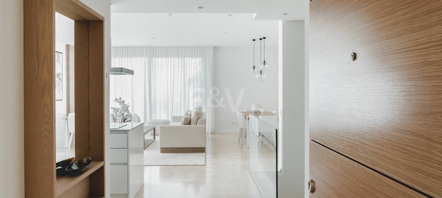 Tranquil Duplex Lägenhet med trädgård och havsutsikt i Marbella Club Golf Resort
