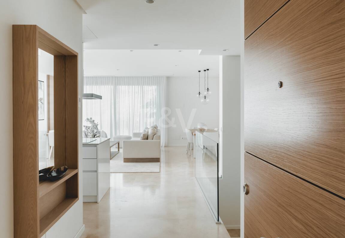 Tranquil Duplex Appartement avec vue sur le jardin et la mer à Marbella Club Golf Resort