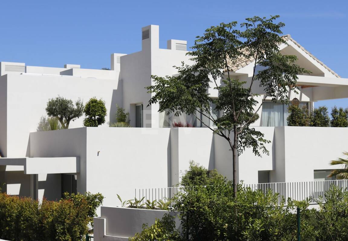 Ny lägenhet med havsutsikt och trädgård i Marbella Club Golf Resort