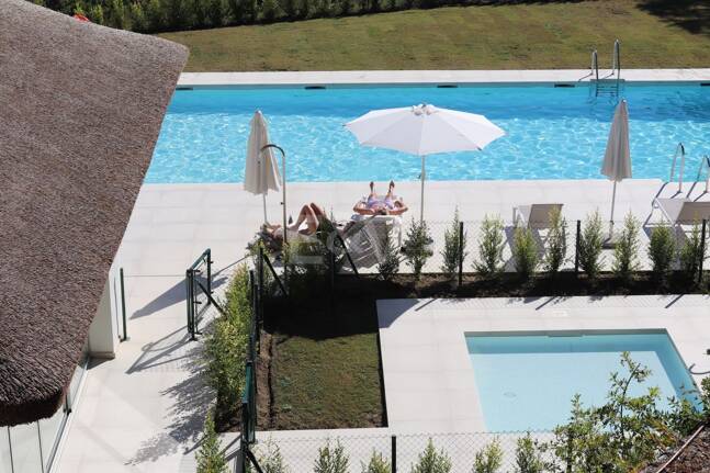 Ny lägenhet med havsutsikt och trädgård i Marbella Club Golf Resort