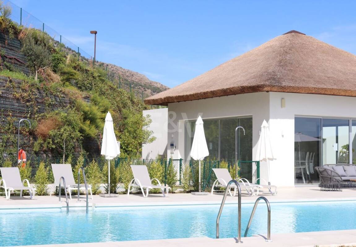 Ny lägenhet med havsutsikt och trädgård i Marbella Club Golf Resort