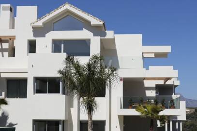 Ny lägenhet med havsutsikt och trädgård i Marbella Club Golf Resort