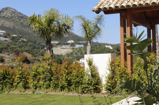 Ny lägenhet med havsutsikt och trädgård i Marbella Club Golf Resort