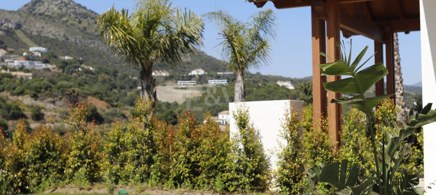 Appartement neuf avec vue sur la mer et jardin à Marbella Club Golf Resort