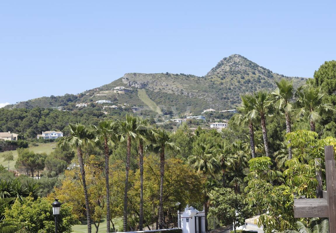 Ny lägenhet med havsutsikt och trädgård i Marbella Club Golf Resort