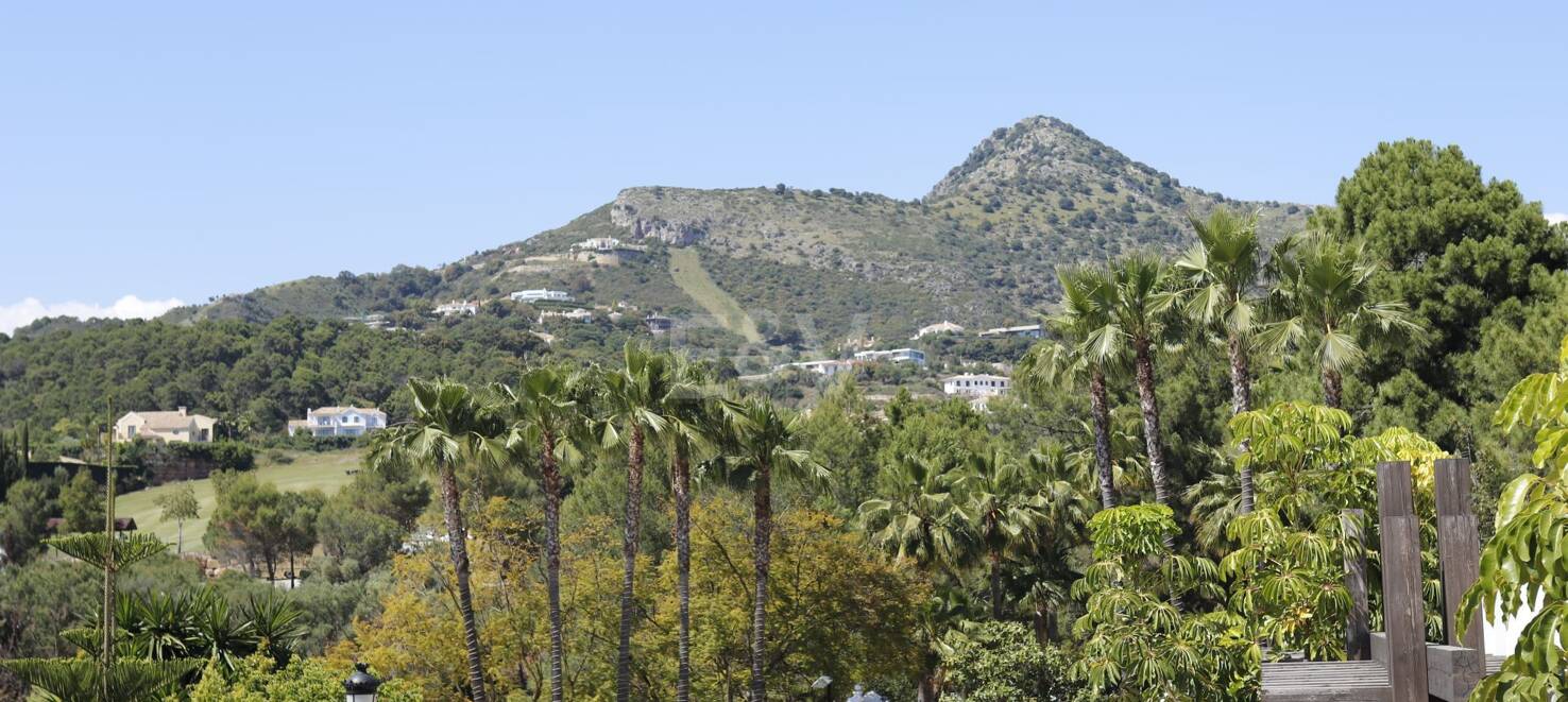 Appartement neuf avec vue sur la mer et jardin à Marbella Club Golf Resort