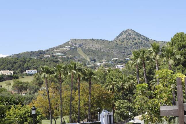 Ny lägenhet med havsutsikt och trädgård i Marbella Club Golf Resort