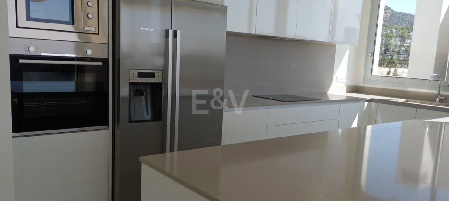 Appartement neuf avec vue sur la mer et jardin à Marbella Club Golf Resort