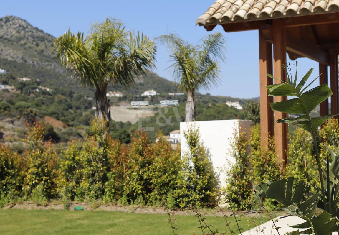 Apartamento en planta baja en Marbella Club Golf Resort con vistas