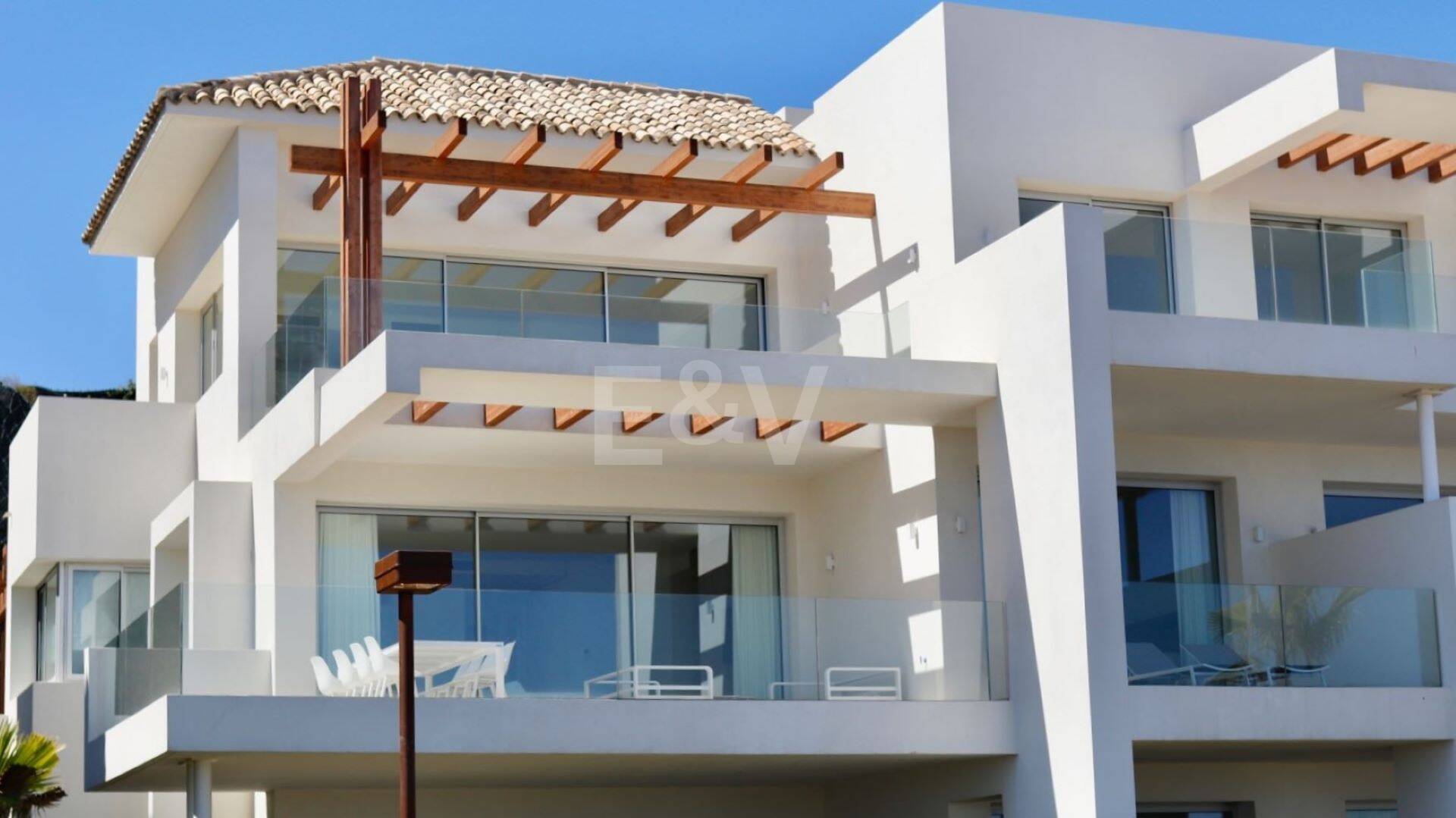 Apartamento en planta baja en Marbella Club Golf Resort con vistas