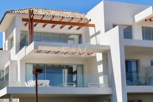 Apartamento en planta baja en Marbella Club Golf Resort con vistas