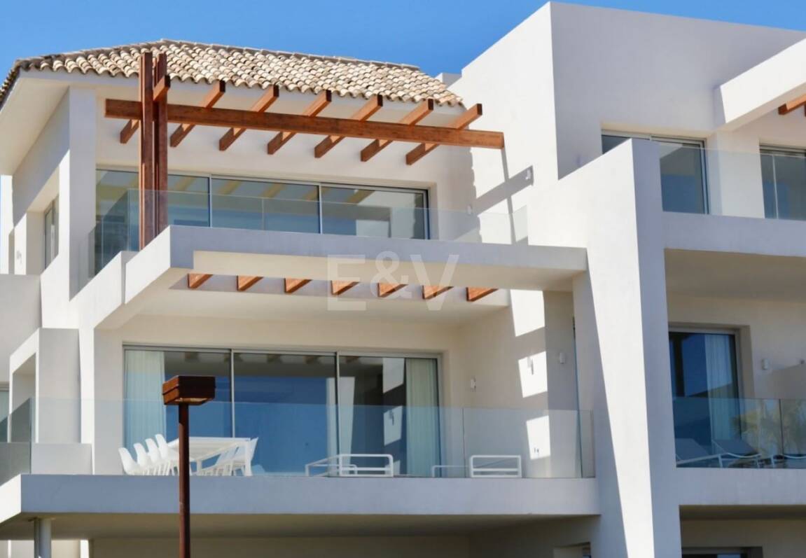 Apartamento en planta baja en Marbella Club Golf Resort con vistas