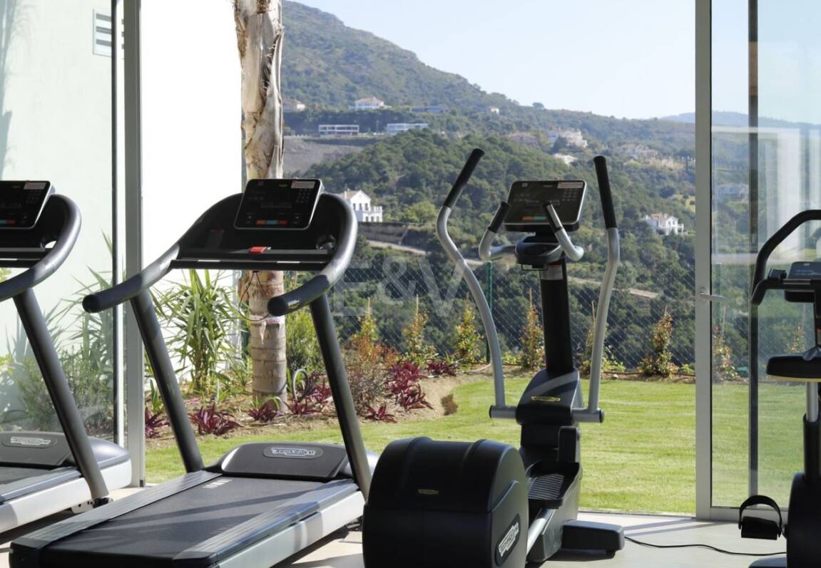 Apartamento en planta baja en Marbella Club Golf Resort con vistas