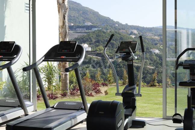 Apartamento en planta baja en Marbella Club Golf Resort con vistas