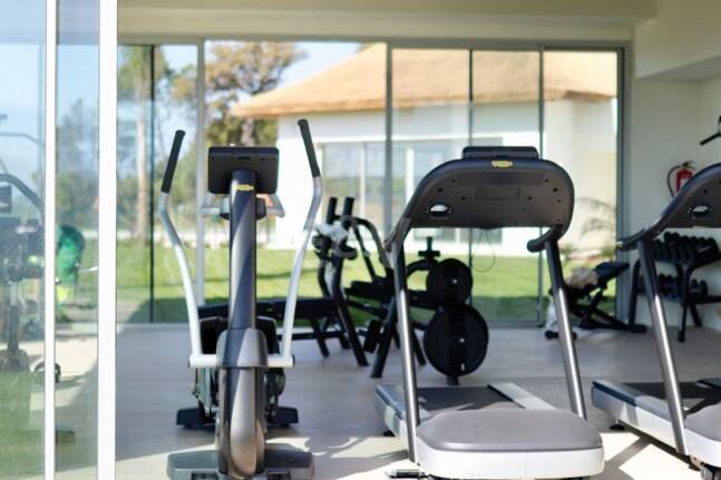 Apartamento en planta baja en Marbella Club Golf Resort con vistas