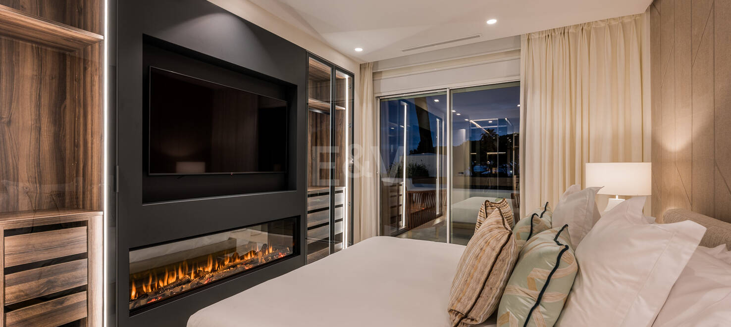 Luxury Beachfront Apartment in Los Monteros