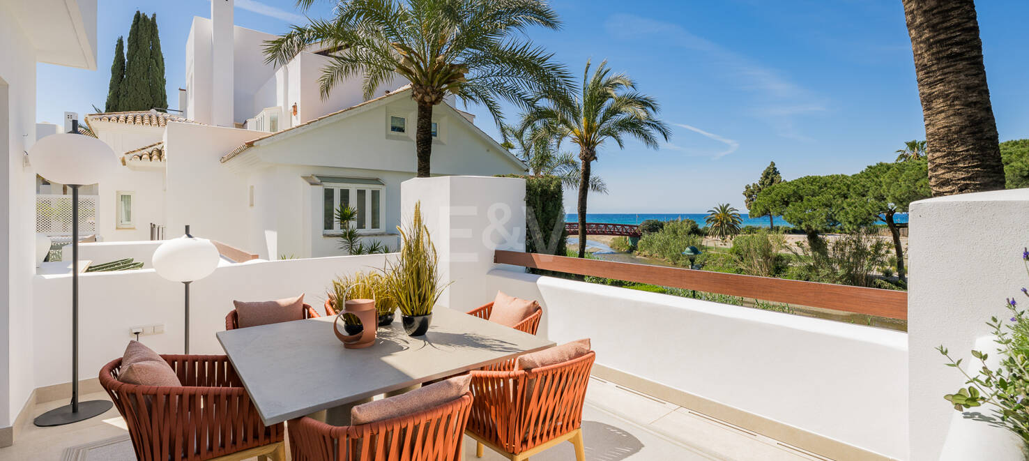 Luxury Beachfront Apartment in Los Monteros