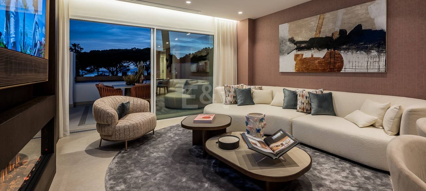 Luxury Beachfront Apartment in Los Monteros