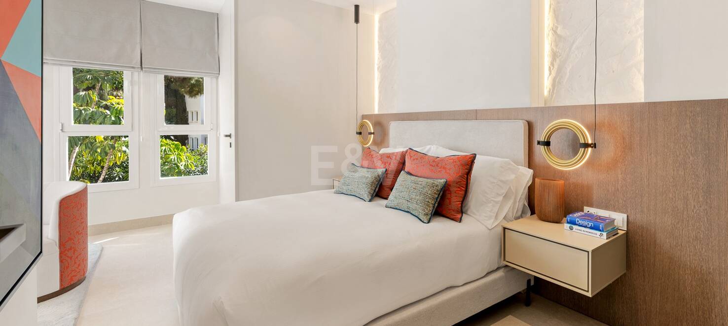 Luxury Beachfront Apartment in Los Monteros