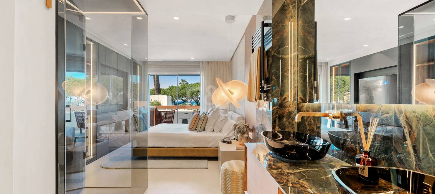 Luxury Beachfront Apartment in Los Monteros