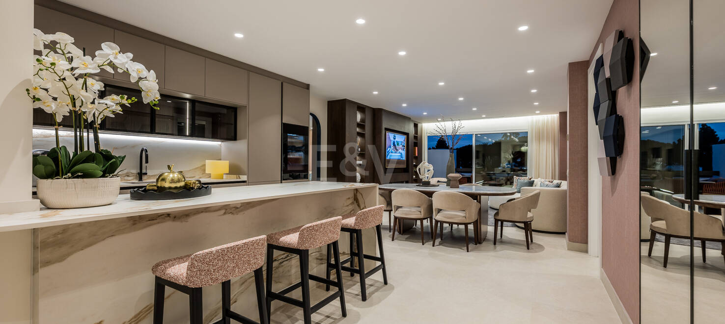 Luxury Beachfront Apartment in Los Monteros