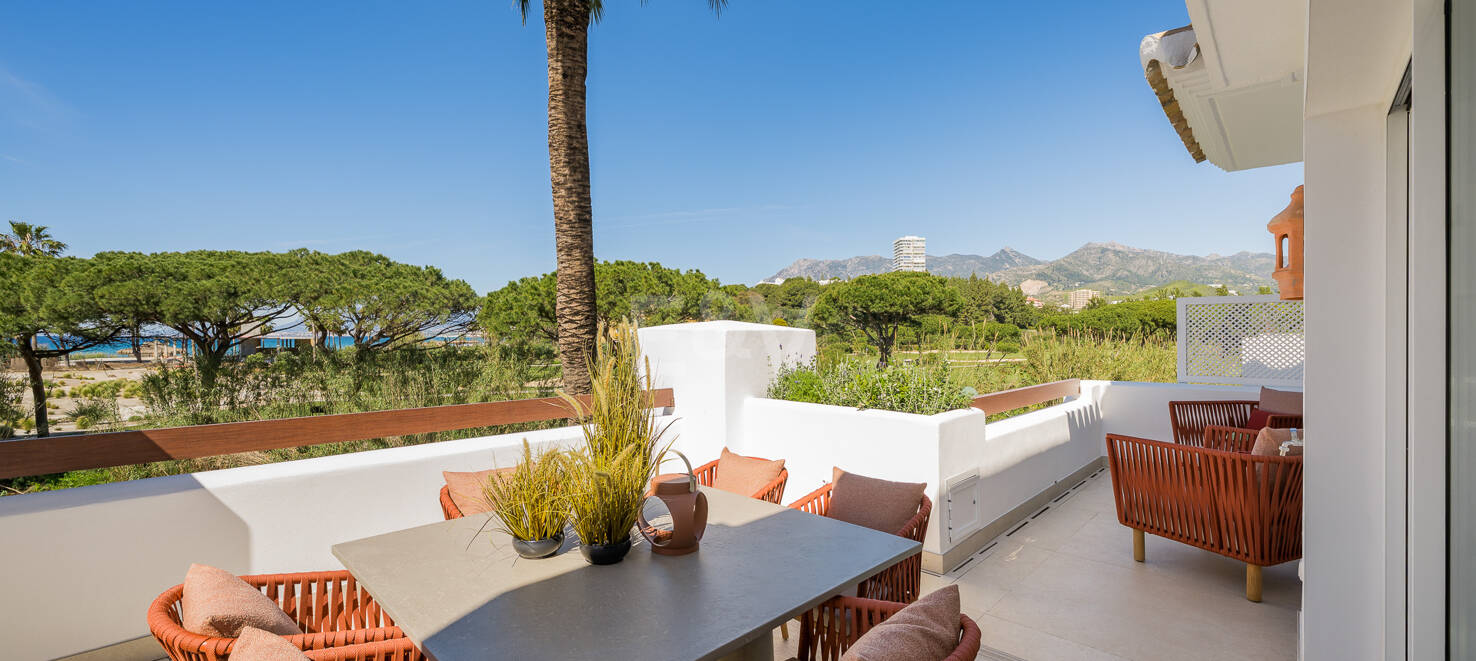 Luxury Beachfront Apartment in Los Monteros