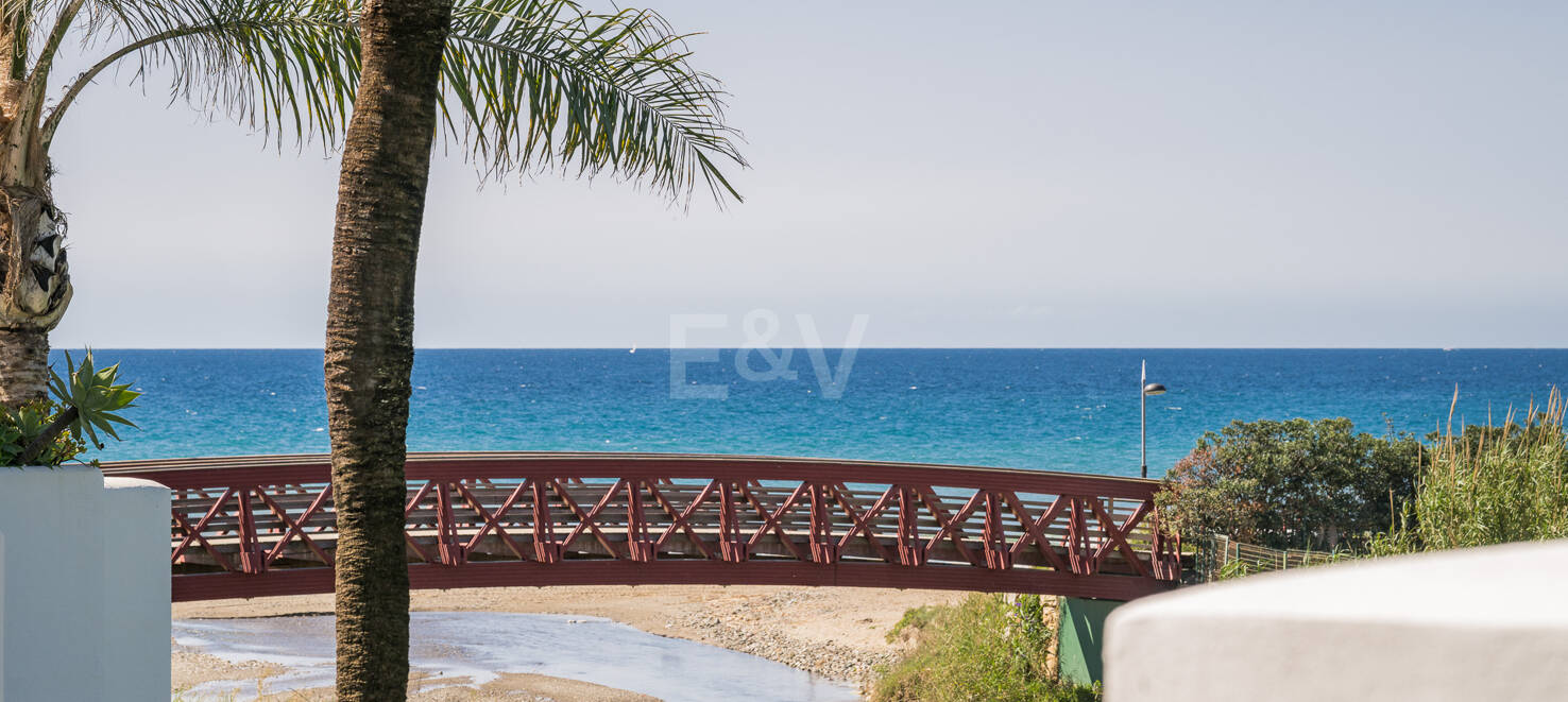 Luxury Beachfront Apartment in Los Monteros