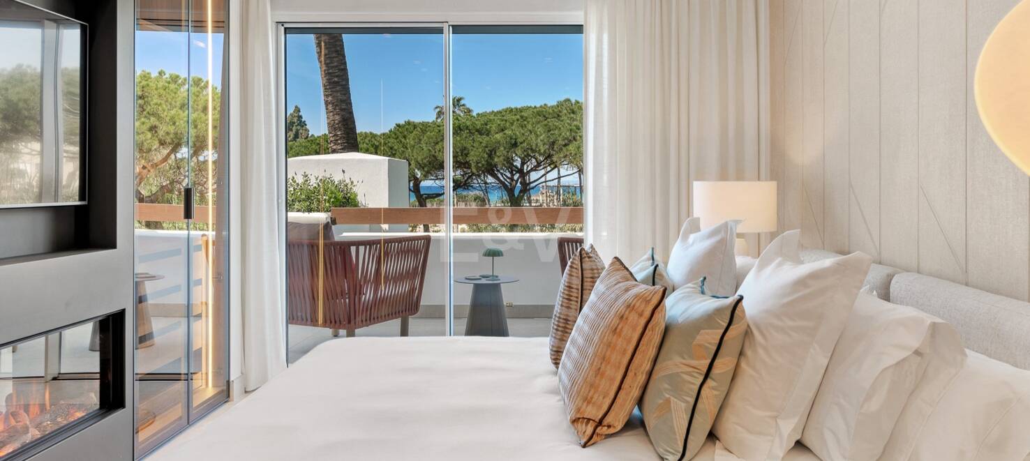 Luxury Beachfront Apartment in Los Monteros