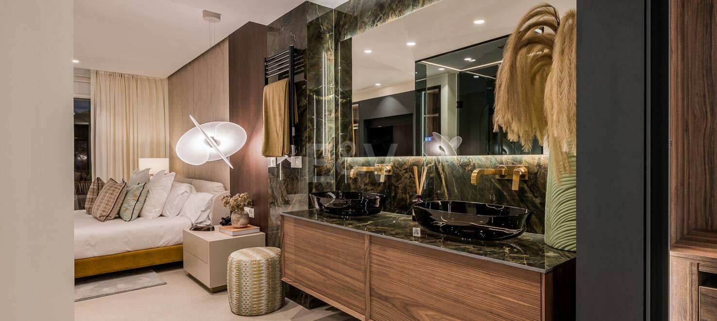 Luxury Beachfront Apartment in Los Monteros
