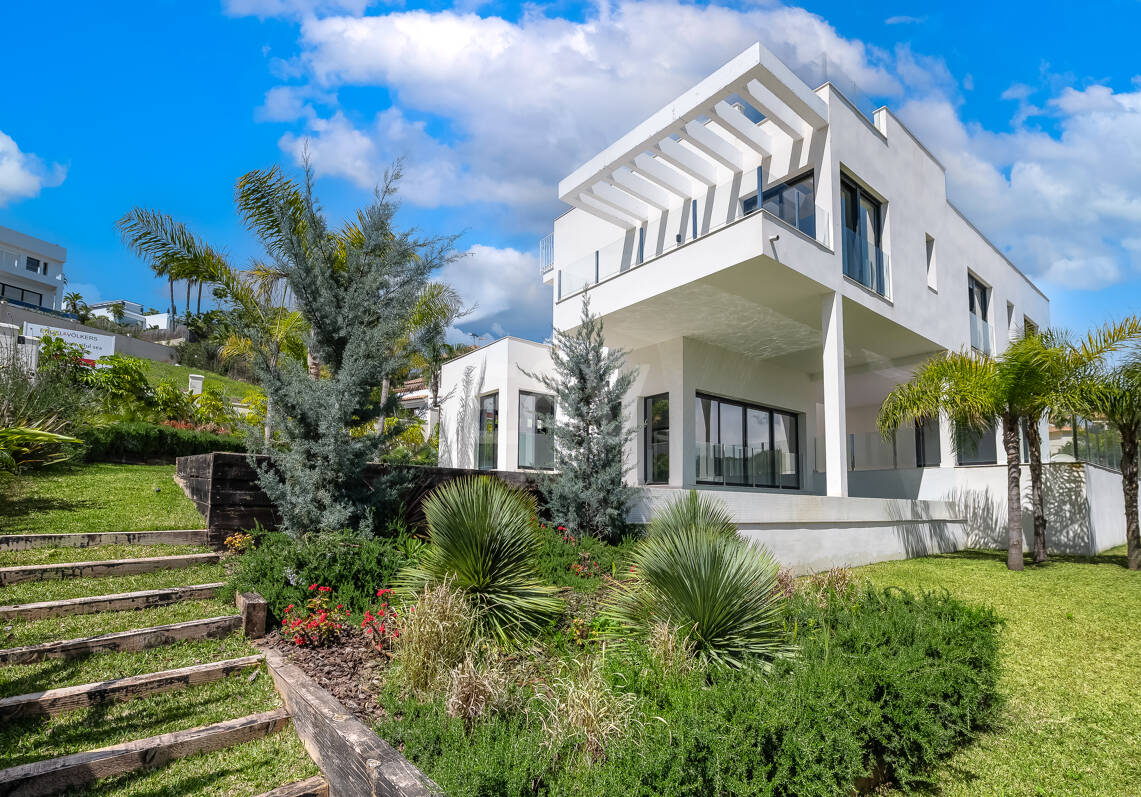 Nueva Villa Moderna con Vistas al Golf y al Mar