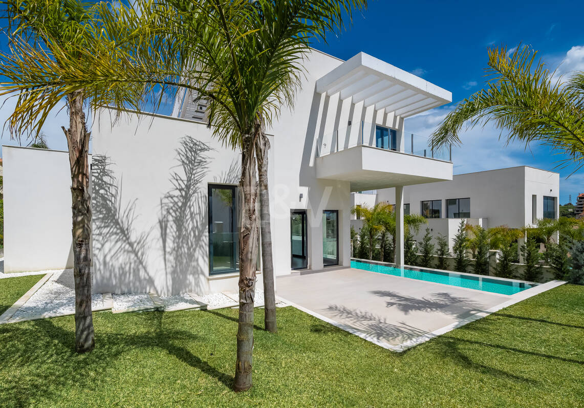 Nueva Villa Moderna con Vistas al Golf y al Mar