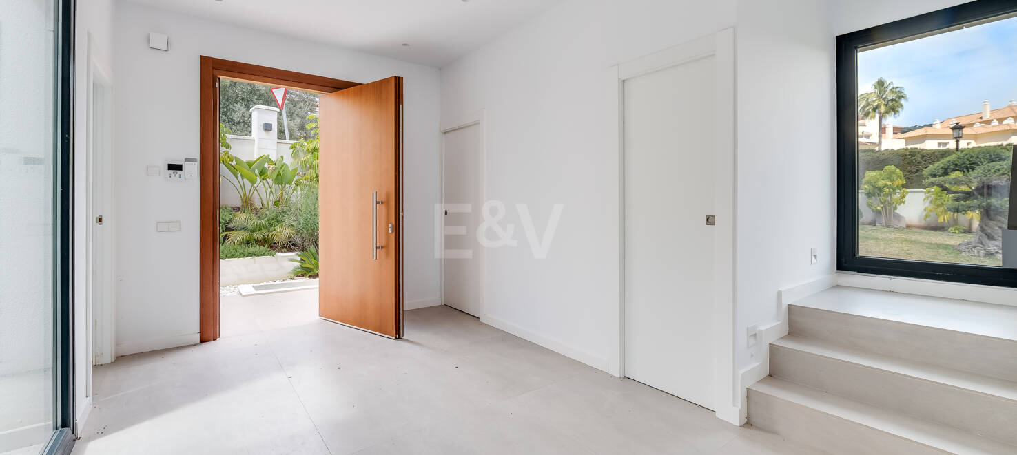 Väl prissatt modern villa i Elviria nära centrum
