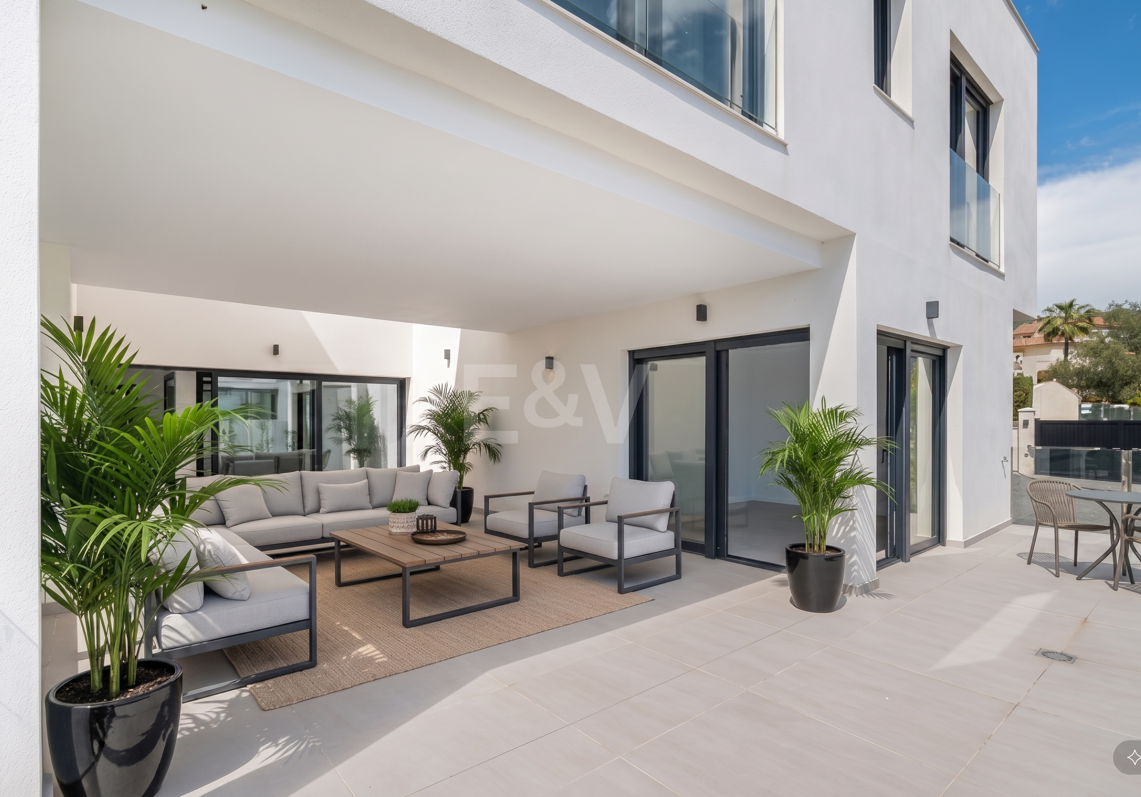 Nueva Villa Moderna con Vistas al Golf y al Mar