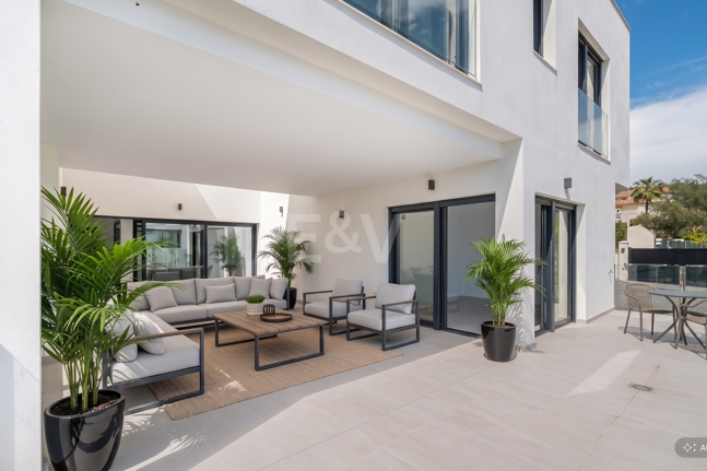 Nueva Villa Moderna con Vistas al Golf y al Mar