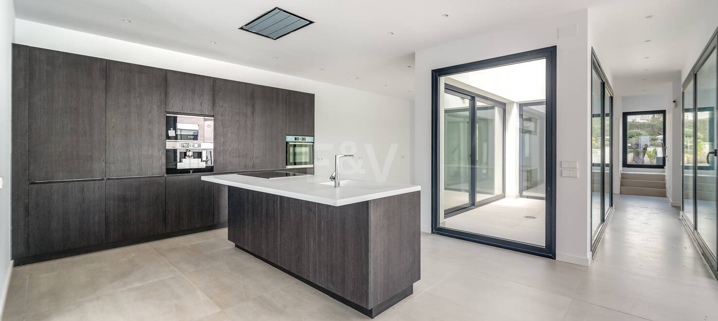 Väl prissatt modern villa i Elviria nära centrum