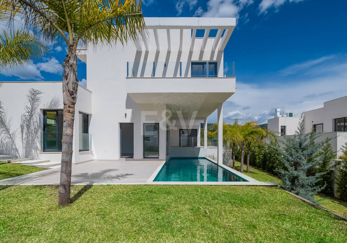 Nueva Villa Moderna con Vistas al Golf y al Mar