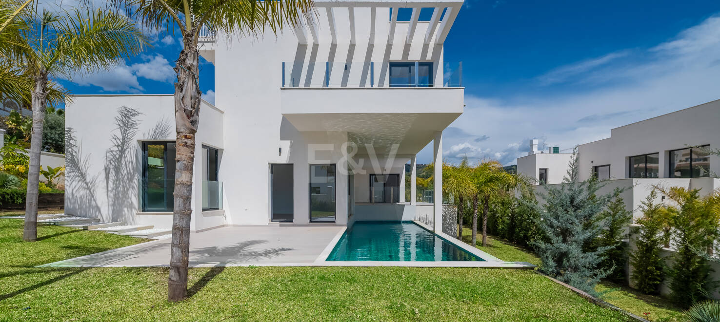 Väl prissatt modern villa i Elviria nära centrum